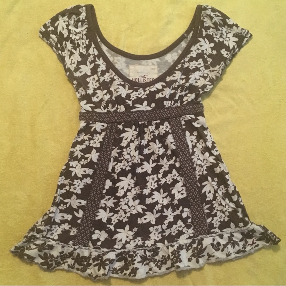 Flowy Floral Top - Picture 3 of 4